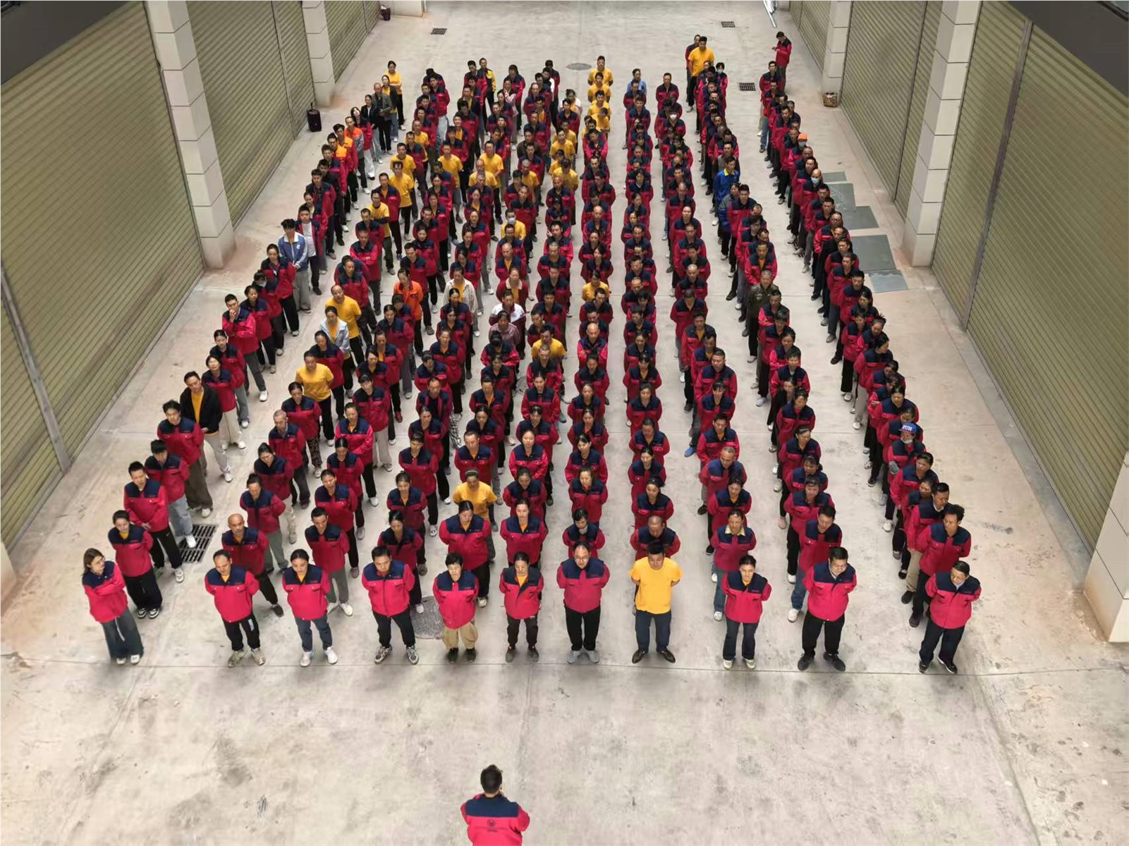 Tuantuan Yuan furniture production team